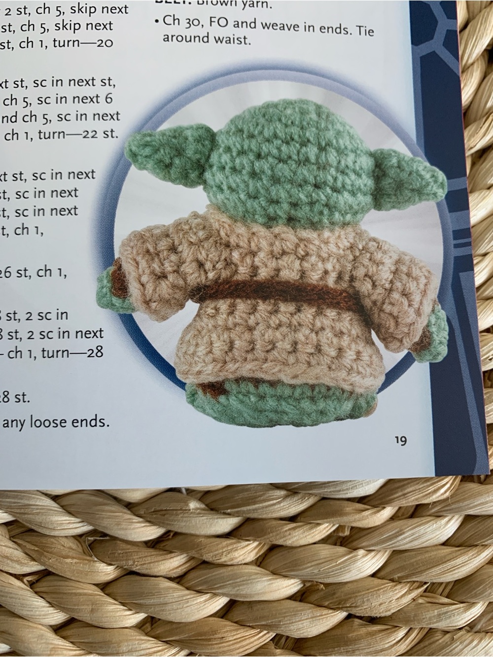 Original Star Wars Mini Figures Crochet Book, 12 Projects, 2.5-4.5 inch Like New - Picture 6 of 9